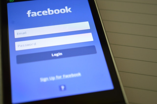 using facebook to capture leads with social jacker